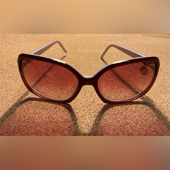 Fendi Bold pink Sunglasses with dangling silver logo charm - Picture 5 of 8